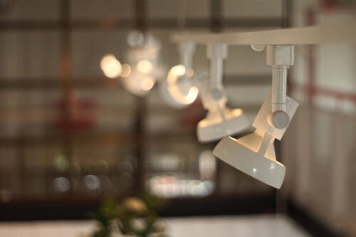 ספוטים על גבי פסי צבירה